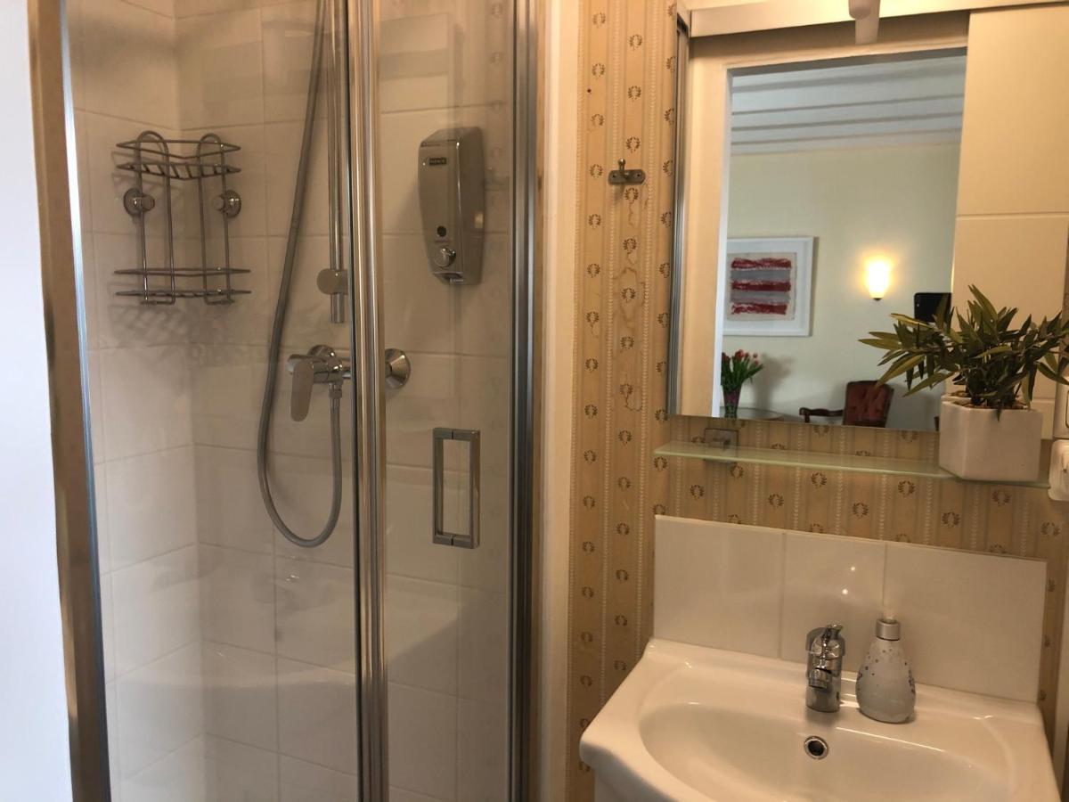 Rhein River Guesthouse - Direkt Am Rhein Леверкузен Екстер'єр фото