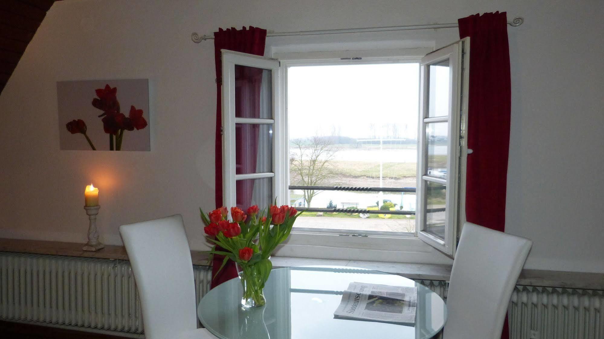 Rhein River Guesthouse - Direkt Am Rhein Леверкузен Екстер'єр фото