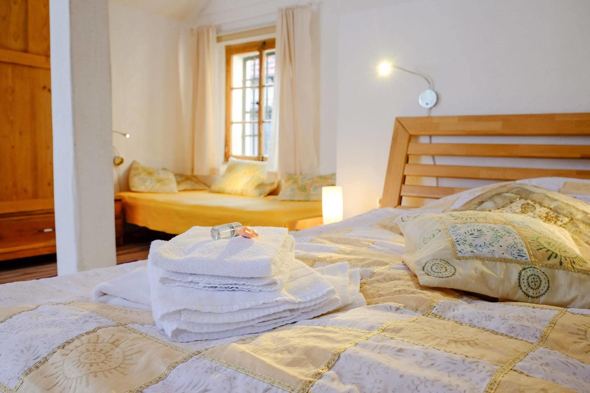 Rhein River Guesthouse - Direkt Am Rhein Леверкузен Екстер'єр фото
