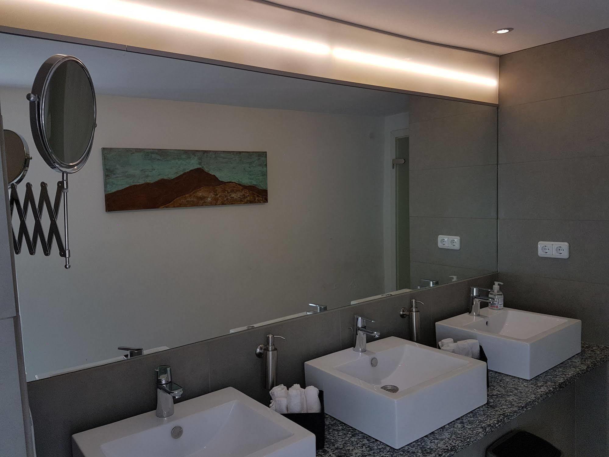 Rhein River Guesthouse - Direkt Am Rhein Леверкузен Екстер'єр фото